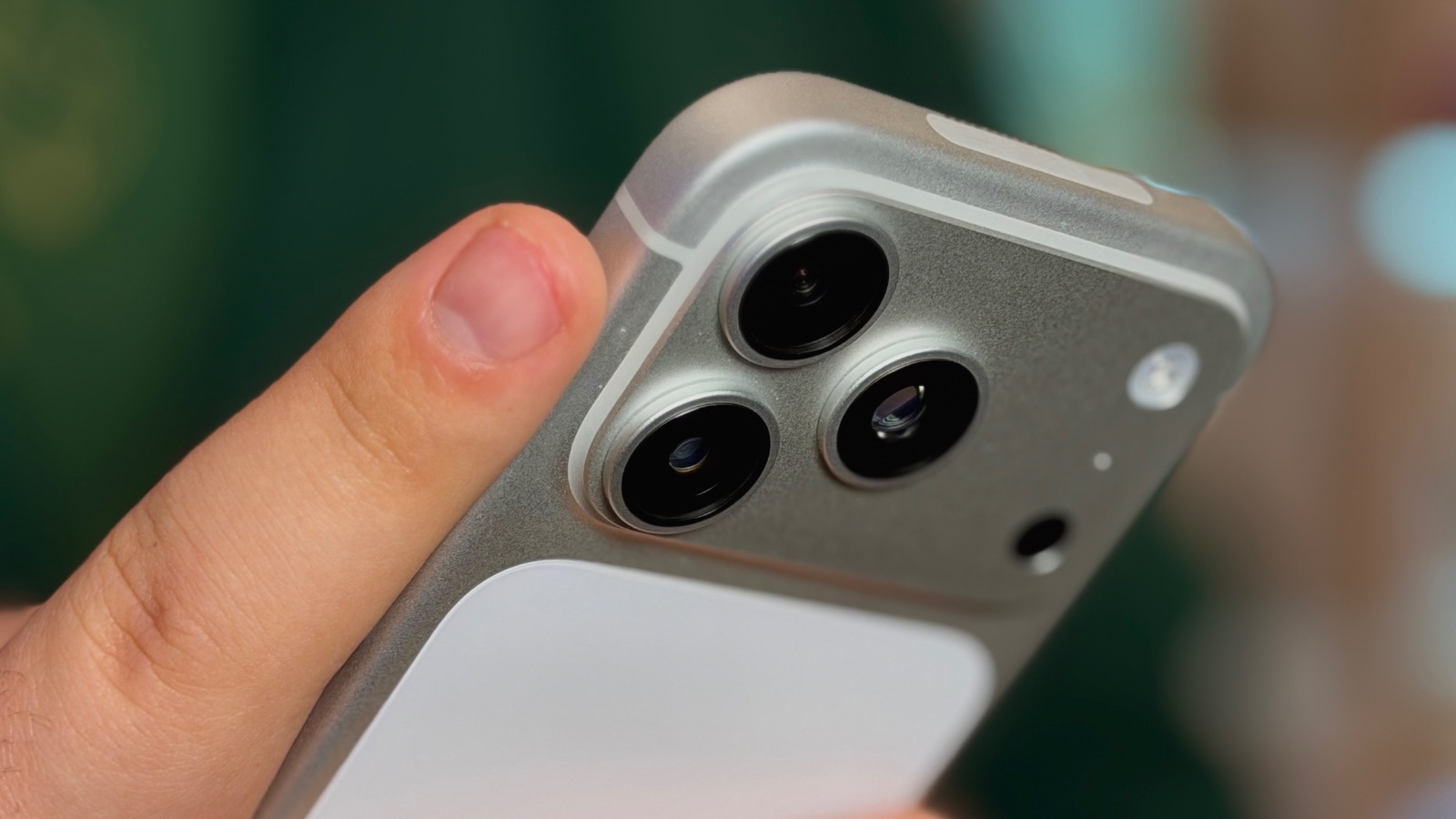 iPhone 17 Pro или iPhone 16 Pro: что выбрать в 2026 году?